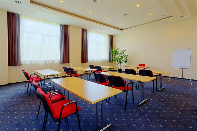 Imagen de los interiores del Hotel Mercure Sibiu Airport. Foto 11