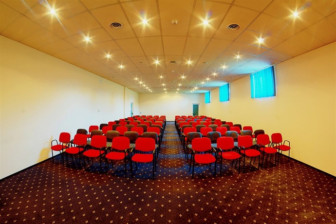 Imagen de los interiores del Hotel Mercure Sibiu Airport. Foto 12