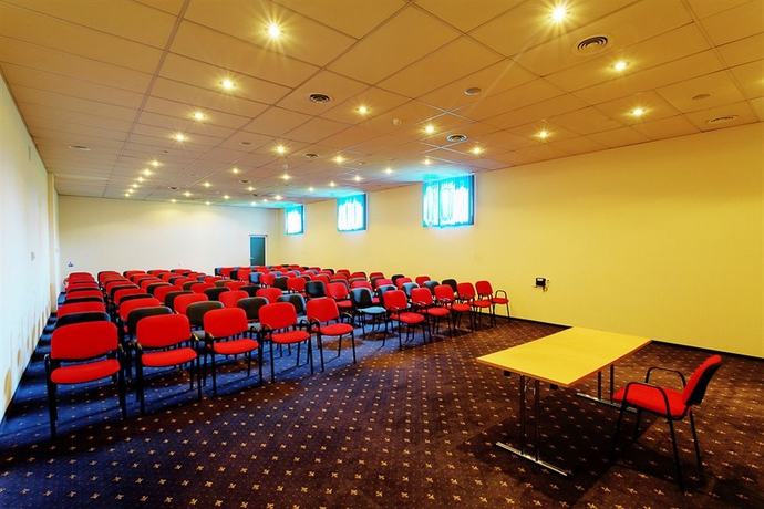 Imagen de los interiores del Hotel Mercure Sibiu Airport. Foto 13