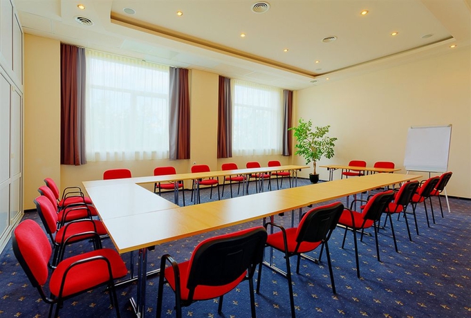 Imagen de los interiores del Hotel Mercure Sibiu Airport. Foto 16