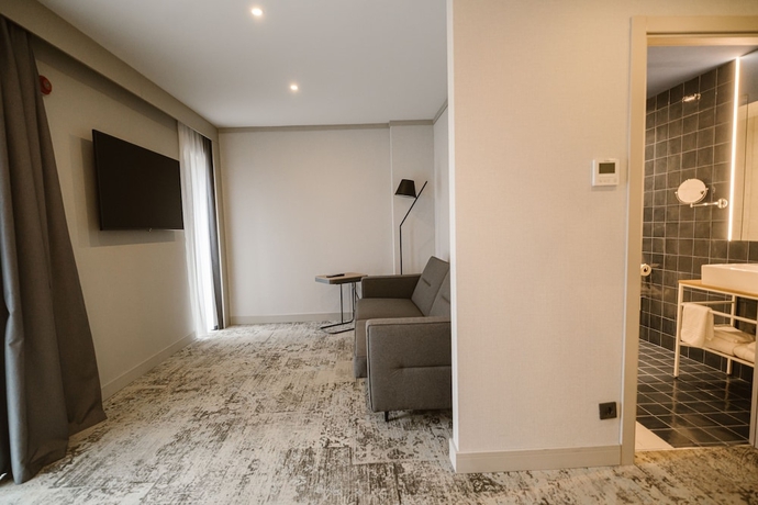 Imagen de la habitación del Hotel Mercure Sibiu Arsenal. Foto 7