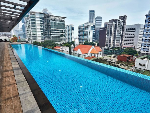 Imagen de la piscina del Hotel Mercure Singapore Bugis. Foto 18