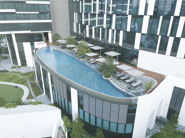 Imagen de la piscina del Hotel Mercure Singapore On Stevens. Foto 16