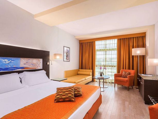 Imagen de la habitación del Hotel Mercure Siracusa Prometeo. Foto 9