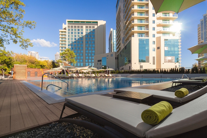 Imagen de la piscina del Hotel Mercure Sochi Centre. Foto 11