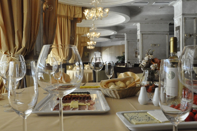 Imagen del bar/restaurante del Hotel Mercure Sofia City. Foto 4