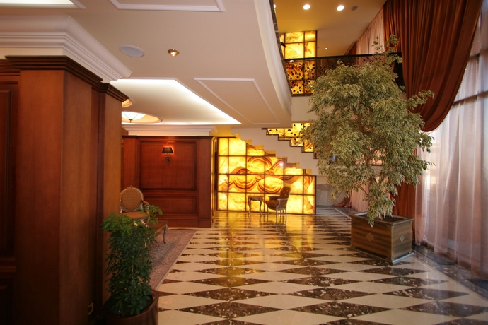 Imagen de los interiores del Hotel Mercure Sofia City. Foto 16