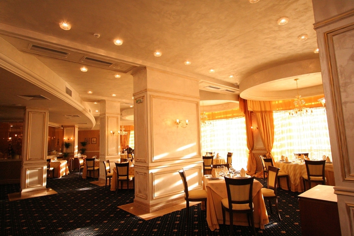 Imagen del bar/restaurante del Hotel Mercure Sofia City. Foto 5