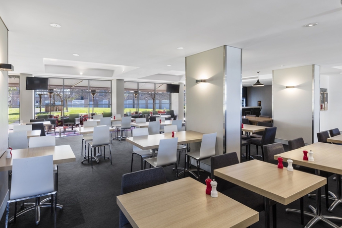 Imagen del bar/restaurante del Hotel Mercure Sydney Macquarie Park. Foto 4