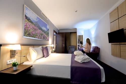 Imagen de la habitación del Hotel Mercure Tetovo. Foto 7