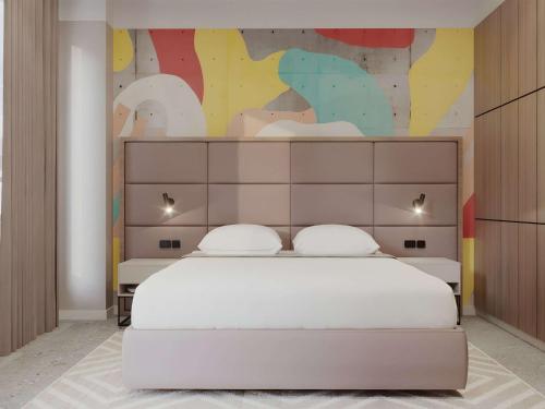 Imagen de la habitación del Hotel Mercure Tirana. Foto 17