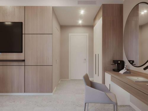 Imagen de la habitación del Hotel Mercure Tirana. Foto 19