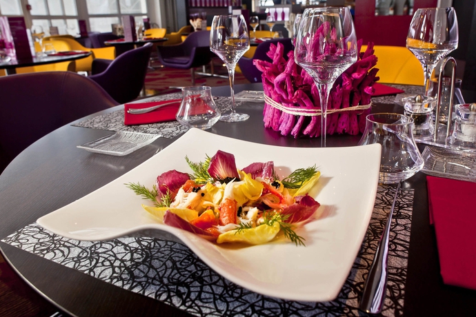 Imagen del bar/restaurante del Hotel Mercure Tours Nord. Foto 6