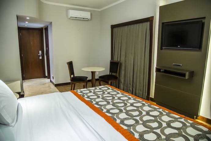 Imagen de la habitación del Hotel Mercure Uberlândia Plaza Shopping. Foto 14