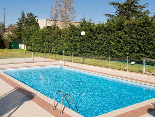 Imagen de la piscina del Hotel Mercure Valence Sud. Foto 19