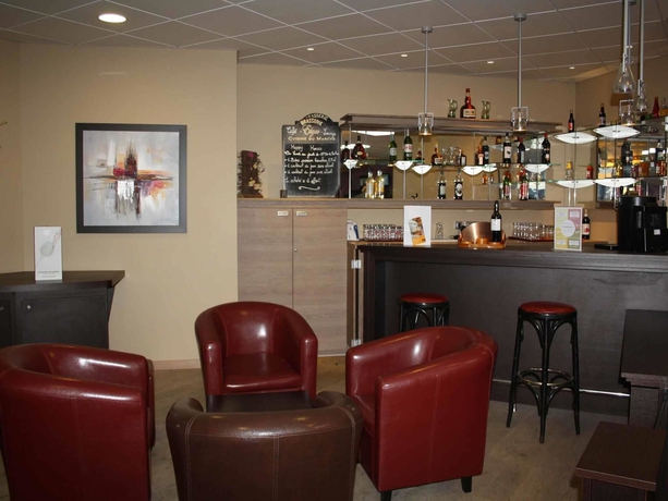 Imagen del bar/restaurante del Hotel Mercure Vannes Le Port. Foto 3