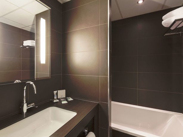 Imagen de la habitación del Hotel Mercure Vichy Thermalia. Foto 18