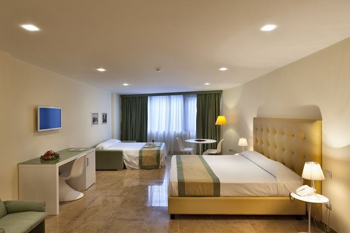 Imagen de la habitación del Hotel Mercure Villa Romanazzi Carducci Bari. Foto 2
