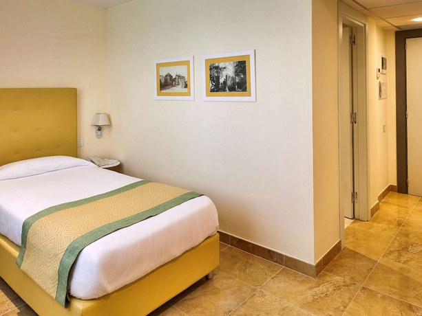 Imagen de la habitación del Hotel Mercure Villa Romanazzi Carducci Bari. Foto 10