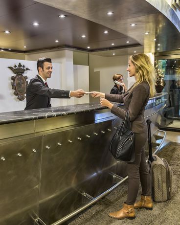 Imagen de los interiores del Hotel Mercure Villa Romanazzi Carducci Bari. Foto 20