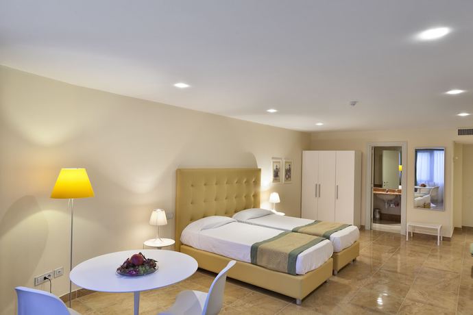 Imagen de la habitación del Hotel Mercure Villa Romanazzi Carducci Bari. Foto 12