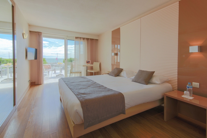 Imagen de la habitación del Hotel Mercure Villeneuve Loubet Plage. Foto 15