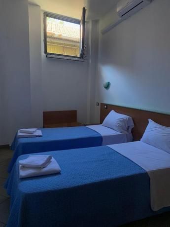 Imagen de la habitación del Hotel Mercurio. Foto 7