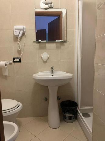 Imagen de la habitación del Hotel Mercurio. Foto 8