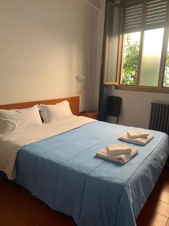 Imagen de la habitación del Hotel Mercurio. Foto 9