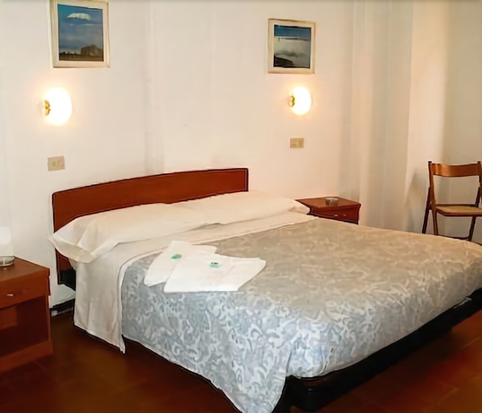 Imagen de la habitación del Hotel Mercurio. Foto 6