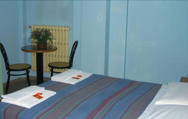 Imagen de la habitación del Hotel Mercurio. Foto 13