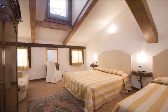 Imagen de la habitación del Hotel Mercurio Venezia. Foto 4