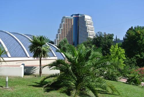 Imagen de los exteriores del Hotel Mercury Resort. Foto 3