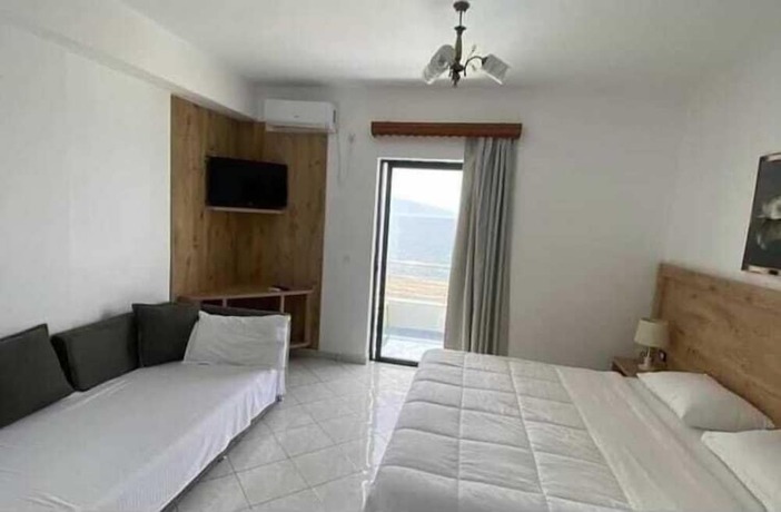 Imagen de la habitación del Hotel Mercury Saranda. Foto 19