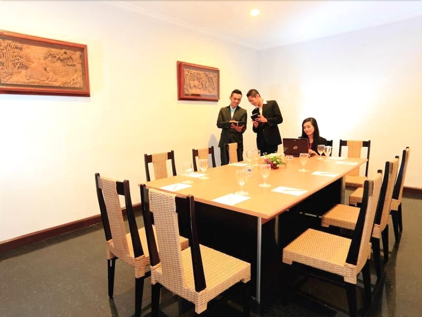 Imagen de los interiores del Hotel Merdeka Kediri. Foto 15