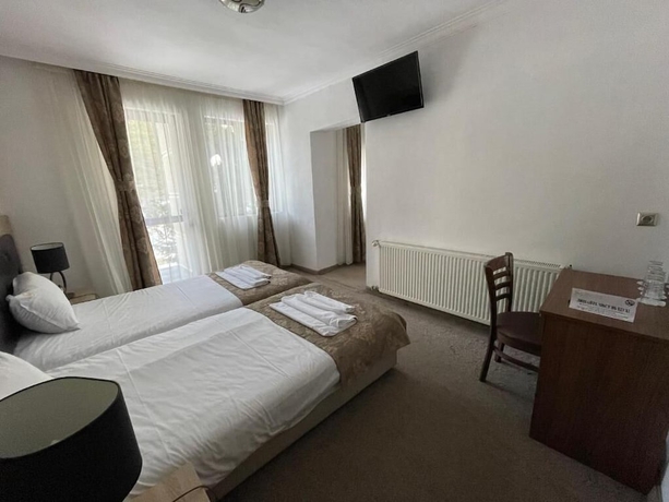 Imagen de la habitación del Hotel Merdjan. Foto 10