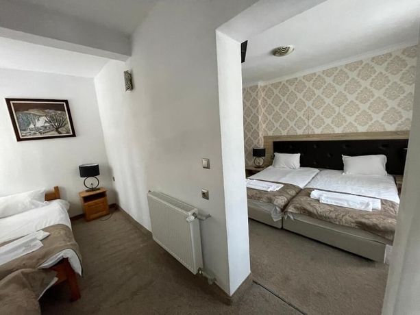 Imagen de la habitación del Hotel Merdjan. Foto 12