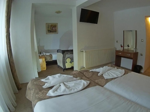 Imagen de la habitación del Hotel Merdjan. Foto 13