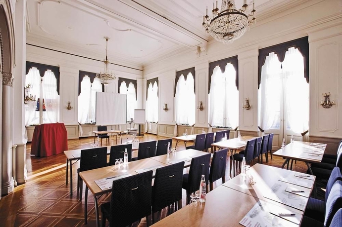 Imagen de los interiores del Hotel Merian am Rhein. Foto 8