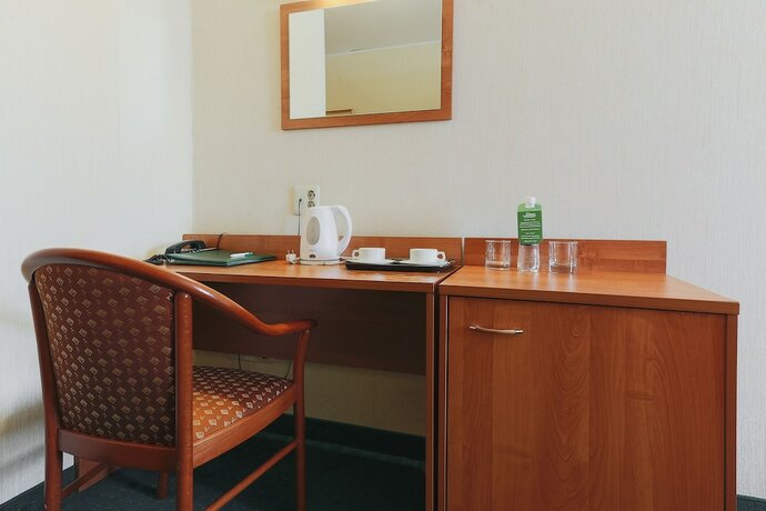 Imagen general del Hotel Meridian, Cheli&aacute;binsk. Foto 6