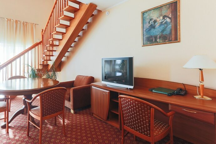Imagen de la habitación del Hotel Meridian, Cheli&aacute;binsk. Foto 14
