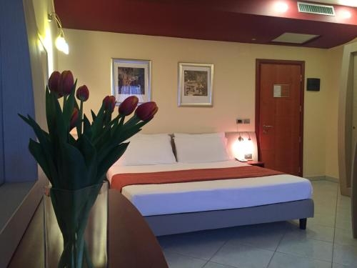 Imagen de la habitación del Hotel Meridian, Guardia Piemontese. Foto 7