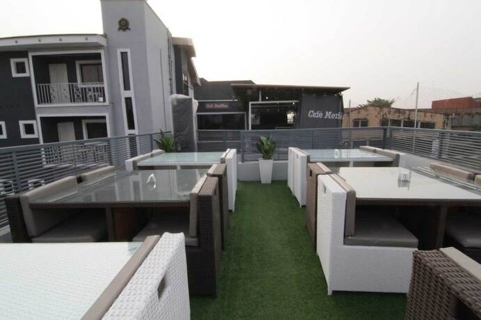 Imagen del bar/restaurante del Hotel Meridian Lodge And Resort. Foto 16