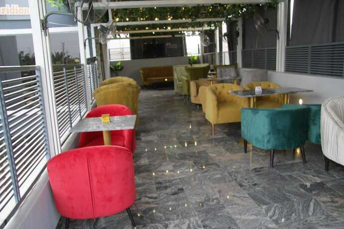 Imagen del bar/restaurante del Hotel Meridian Lodge And Resort. Foto 17