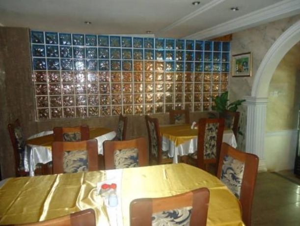 Imagen del bar/restaurante del Hotel Meridian Lodge hotels and resorts. Foto 5