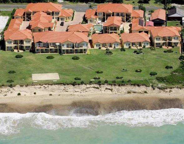 Imagen general del Hotel Meridian Resort Beachside. Foto 8