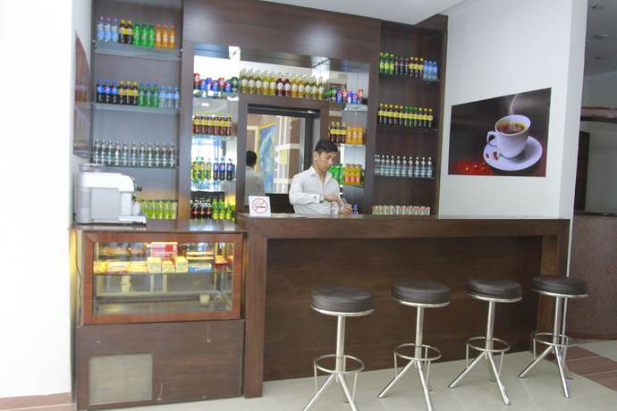 Imagen del bar/restaurante del Hotel Meridian, Termez. Foto 2