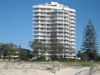 Imagen de los exteriores del Hotel Meridian Tower. Foto 5