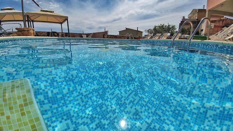 Imagen de la piscina del Hotel Meridiana, Guspini. Foto 6