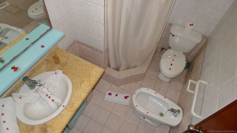 Imagen de la habitación del Hotel Meridiana Residence. Foto 9
